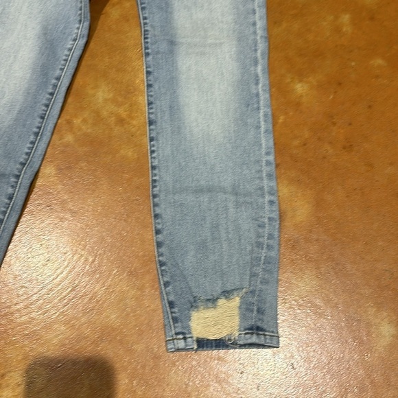 NWT Kut From the Kloth straight leg distressed on hem Jean. Size 2 - Picture 3 of 8